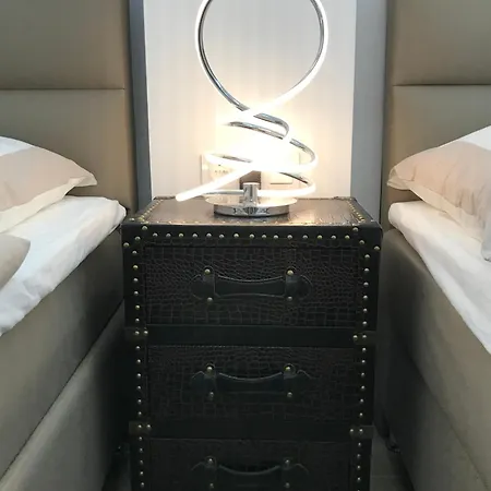 Laura Lifestyle And White Tower Appartement *