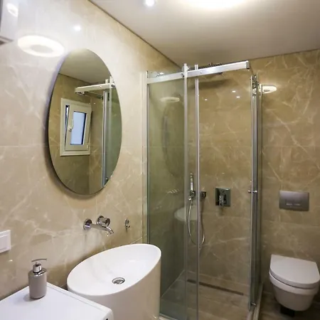 Laura Lifestyle And White Tower Appartement *