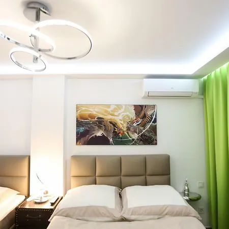 Laura Lifestyle And White Tower Apartment *