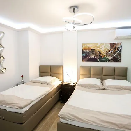 Laura Lifestyle And White Tower Apartment
